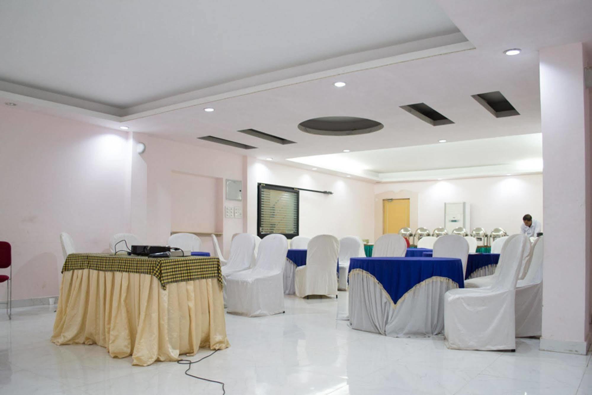Oyo 1359 Hotel Best Inn Bhubaneswar Dış mekan fotoğraf